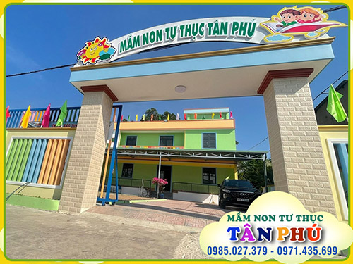 Khung cảnh sân trường